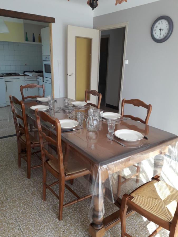 Vila A L'Ombre Du Figuier Meynes Exteriér fotografie